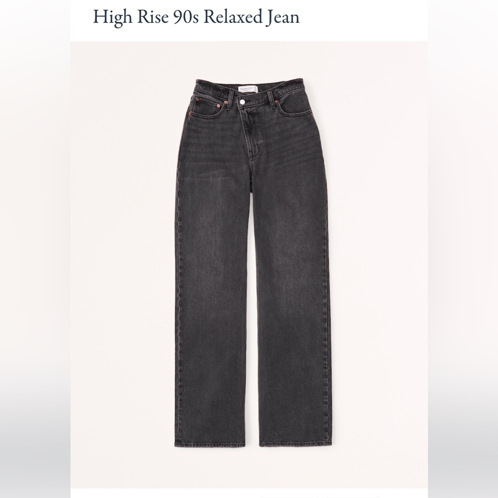 Abercrombie & Fitch 90’s Relaxed Jeans. Criss cross closure.